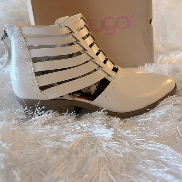 White Cut Out Booties, New Size 8.5 Heel 1.5 - Picture 5 of 6